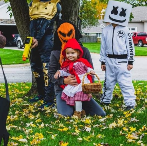 Lil Red Riding hood costume - Picture 7 of 7
